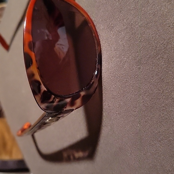 Red & Animal Print Sunglasses - Picture 5 of 10
